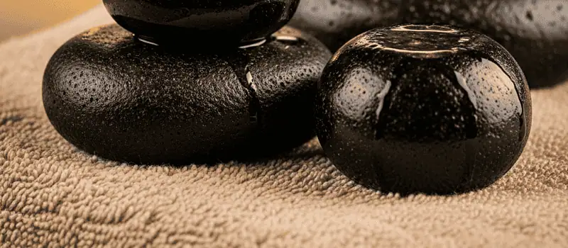 Magia ciepła: ukojenie i regeneracja w masażu kamieniami
