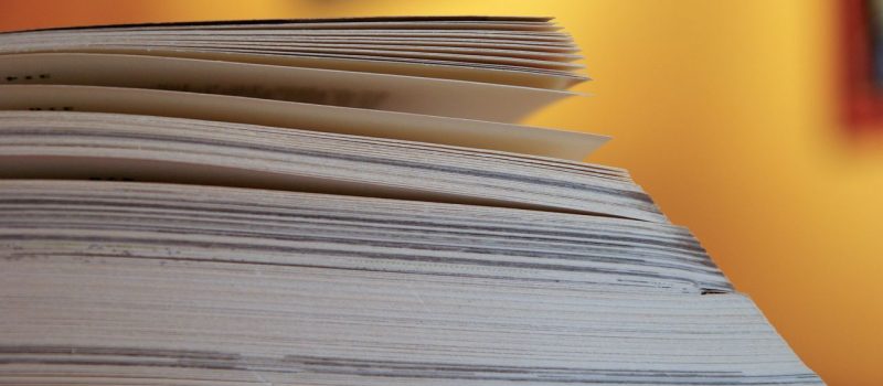 Książki na 70 urodziny – jak stworzyć prezent o charakterze pamiątkowym dla seniora